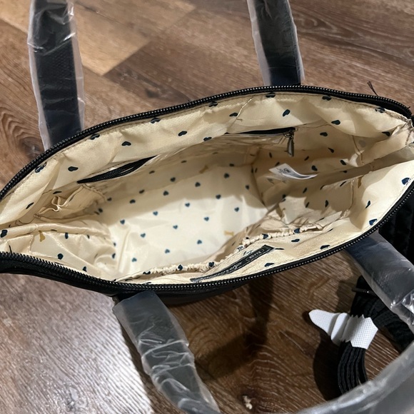 NWT lug sprinkler crossbody bag Paws Black Quilted - Picture 8 of 12